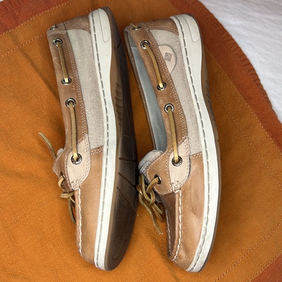 Sperry boat shoes. Size 9 tan and gold. - Picture 2 of 4